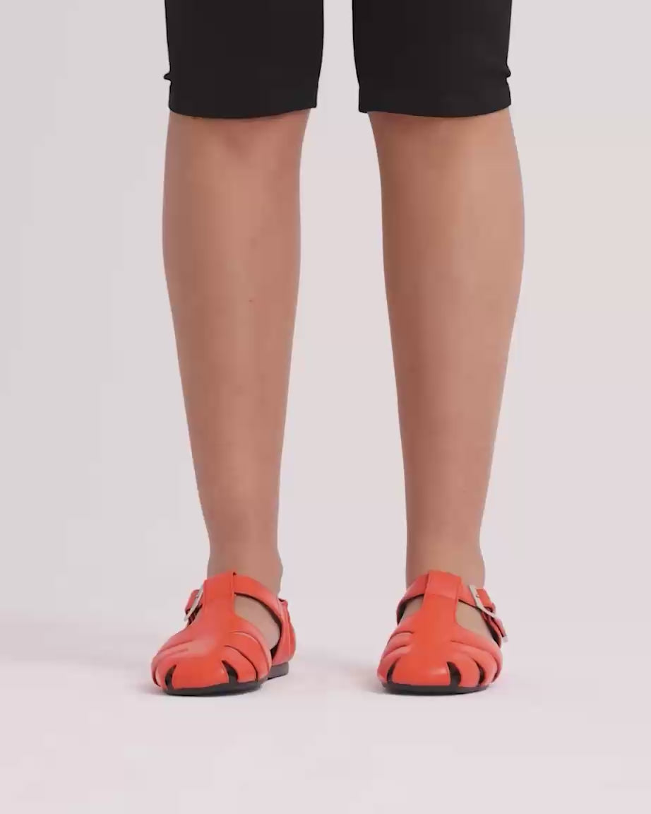 Load video: Totem Ruched Leather Sandal | Flame
