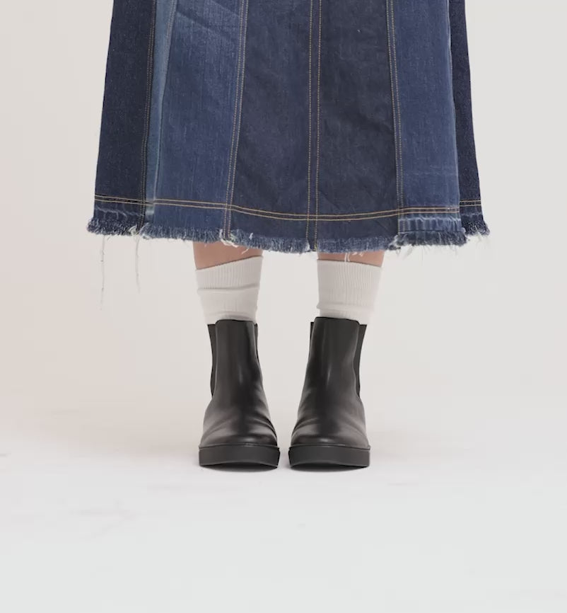 Load video: Everything Merino Wool Lined Chelsea Boot | Black