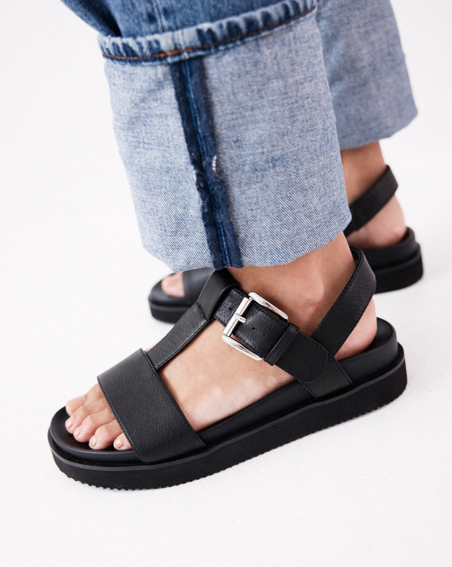 Declaration 2.0 Leather T-Bar Wedge | Black