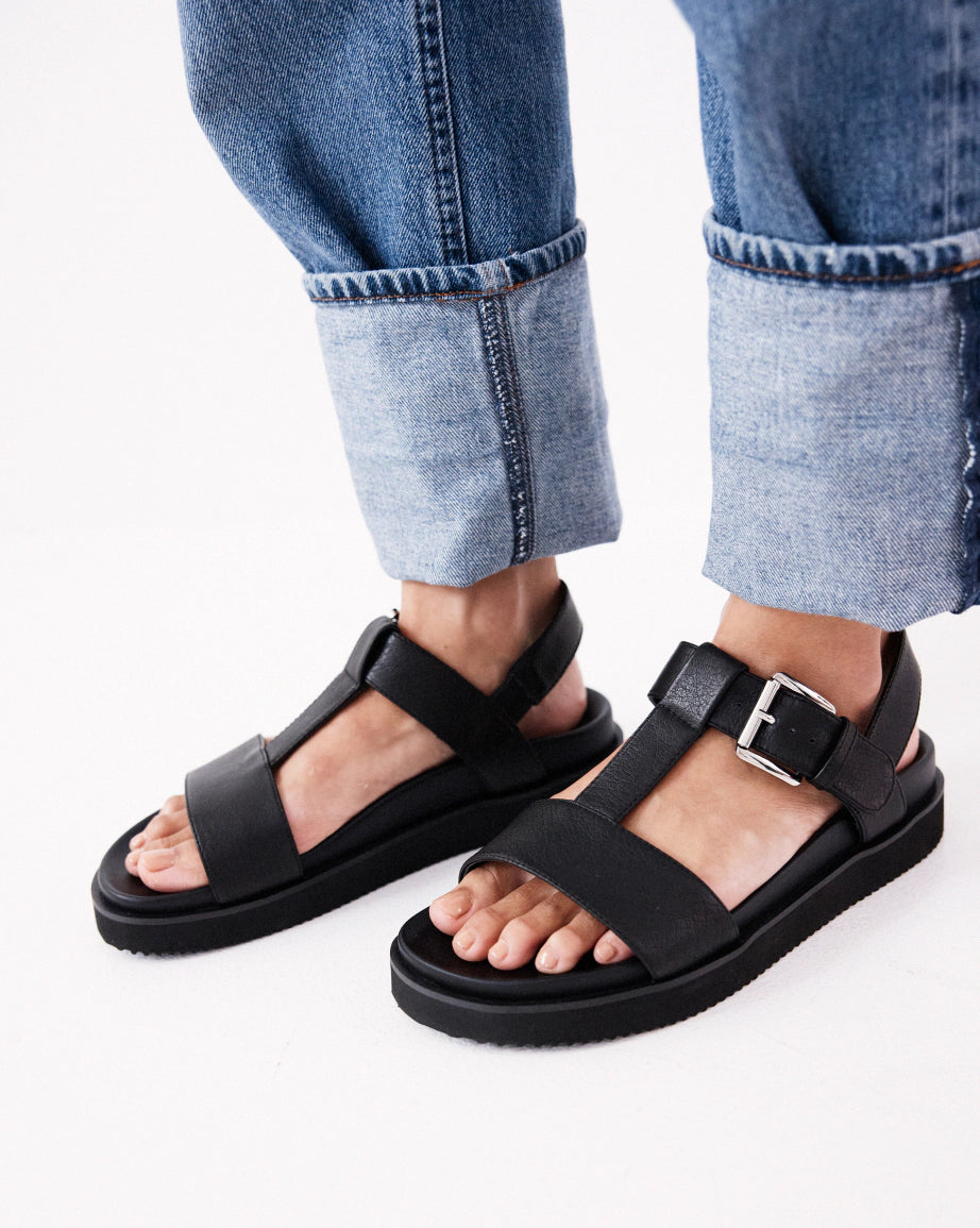 Declaration 2.0 Leather T-Bar Wedge | Black