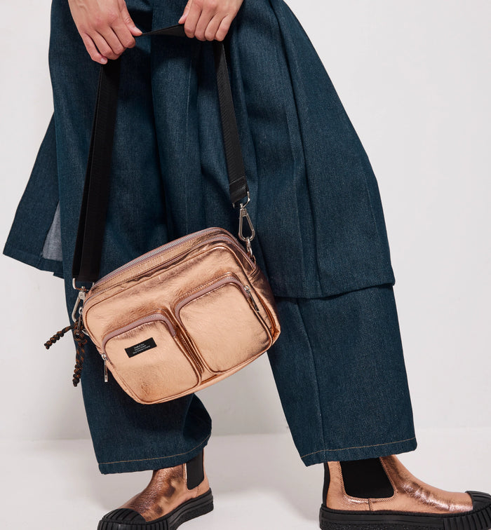 Messenger Pocket Bag in Leather | Apricot Metallic
