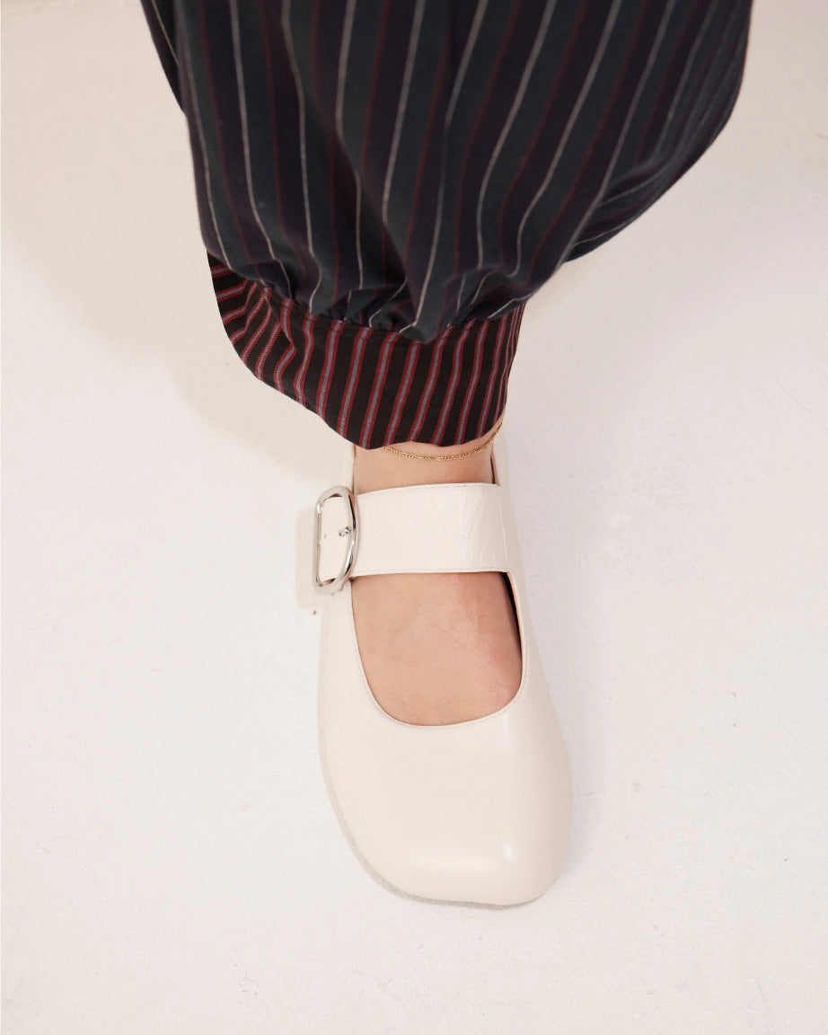 Petit Palais Buckle Shoe | Ecru