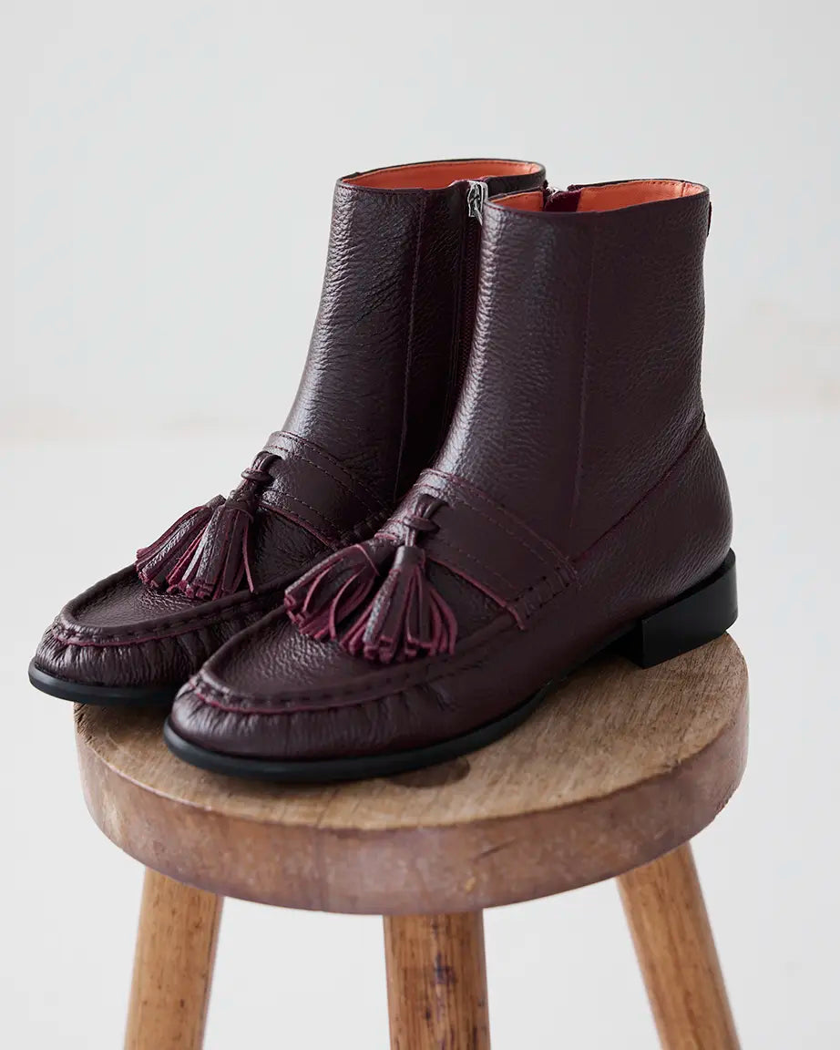 Poet Ruched Leather Boot | Aubergine