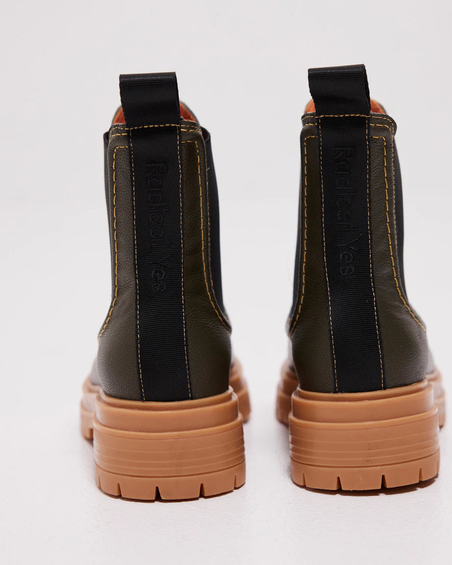 Reni Leather Chelsea Boots with Overstitch Detail | Pickle