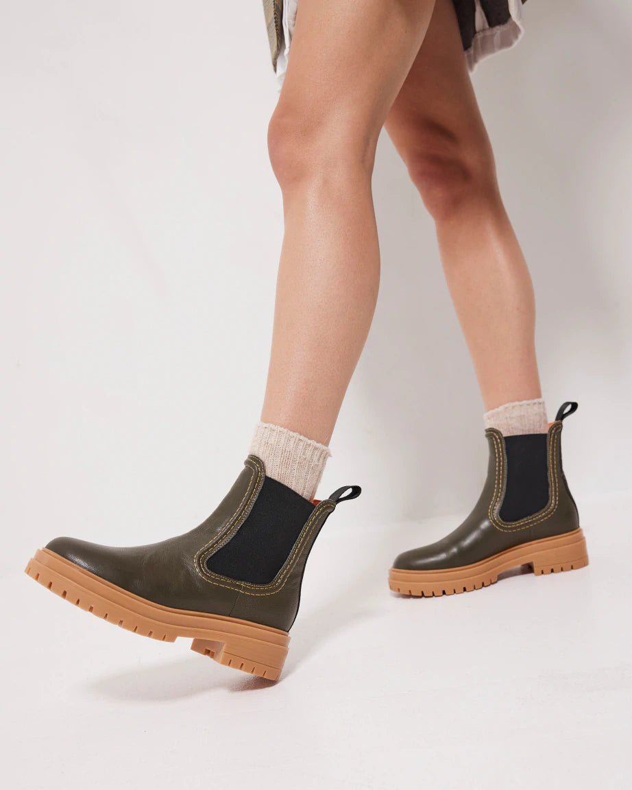 Reni Leather Chelsea Boots with Overstitch Detail | Pickle