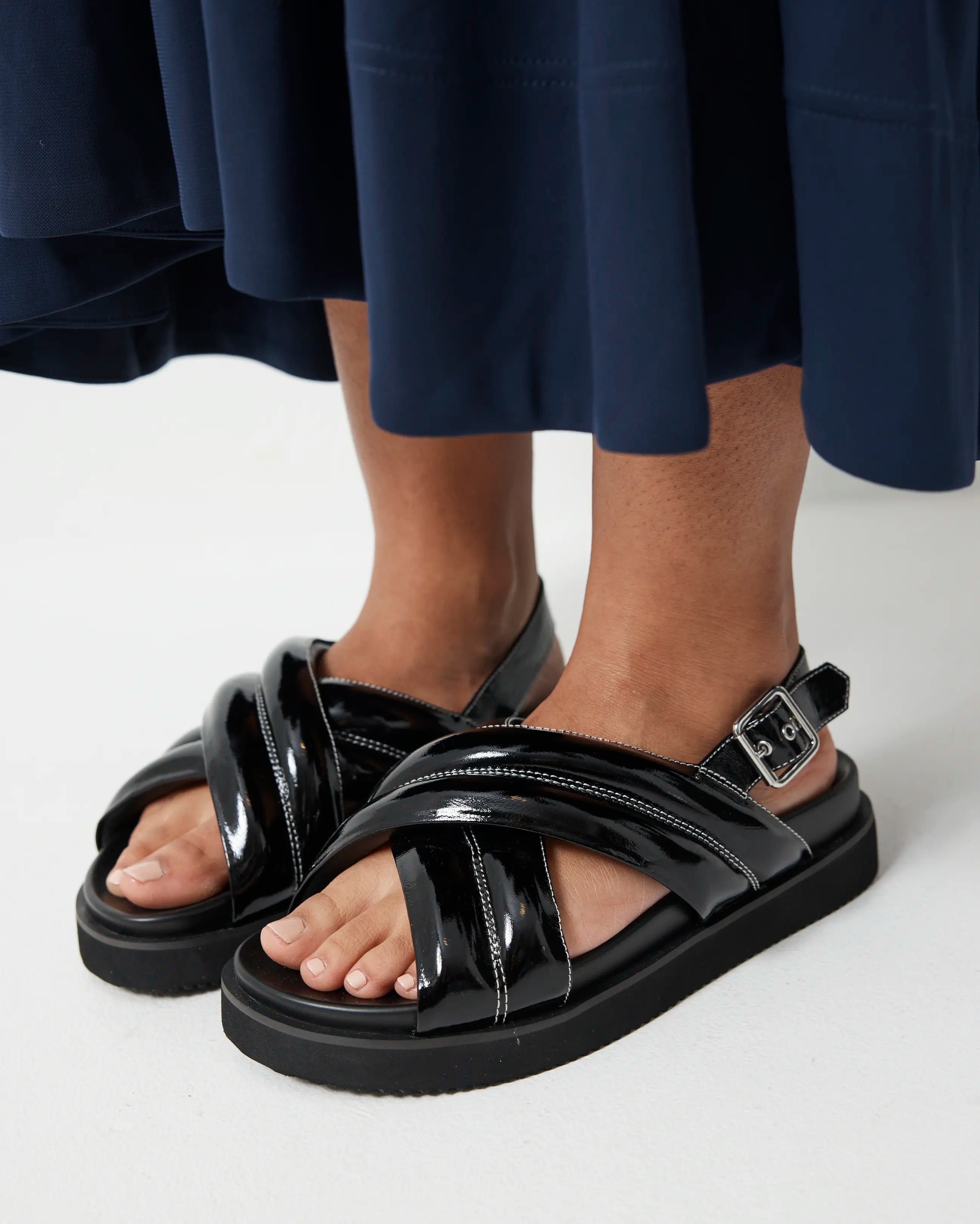 Summer Love Crossover Sandal | Black