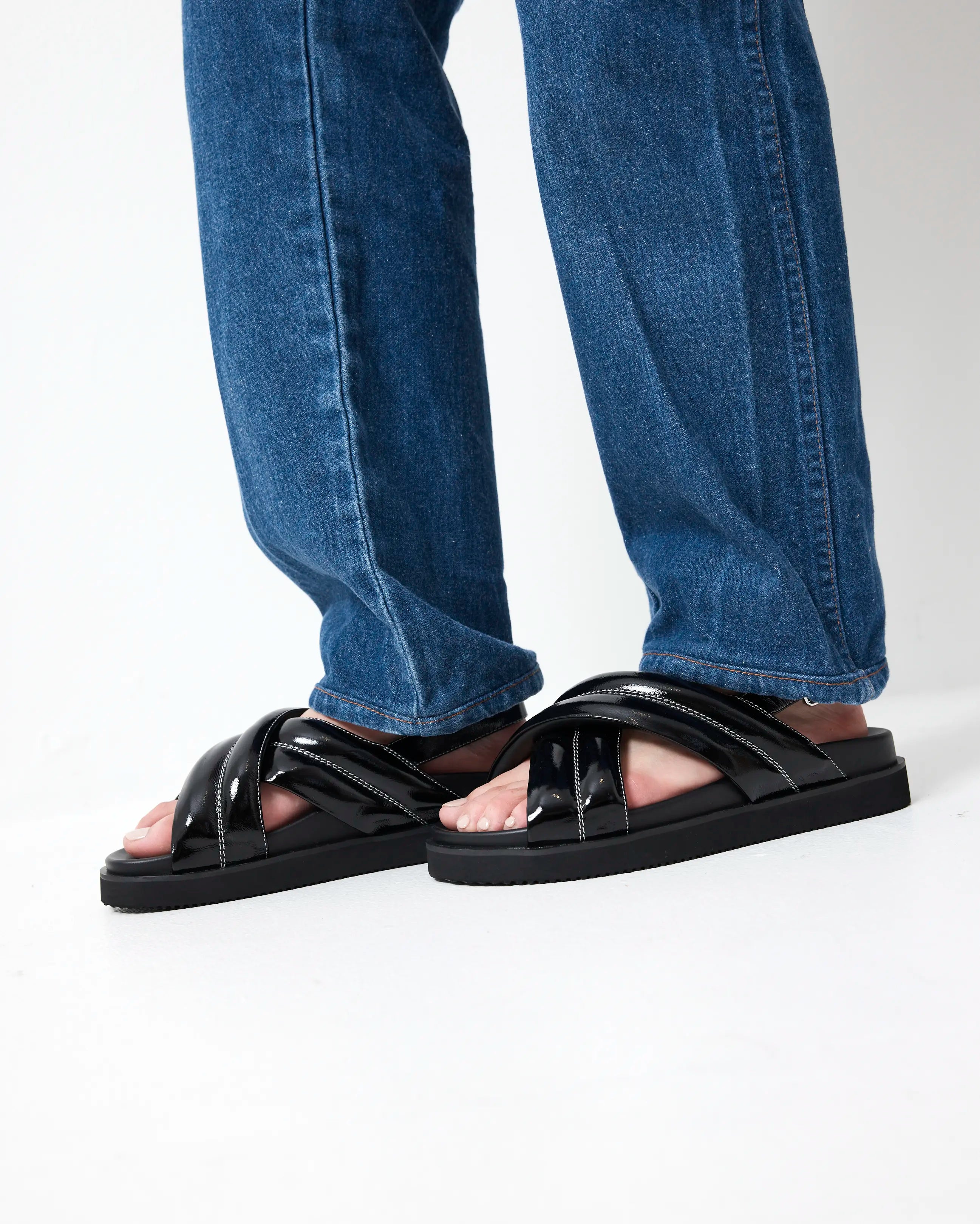 Summer Love Crossover Sandal | Black