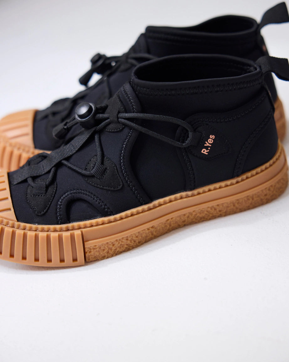 Tokyo Neoprene Hiking Trainer | Black