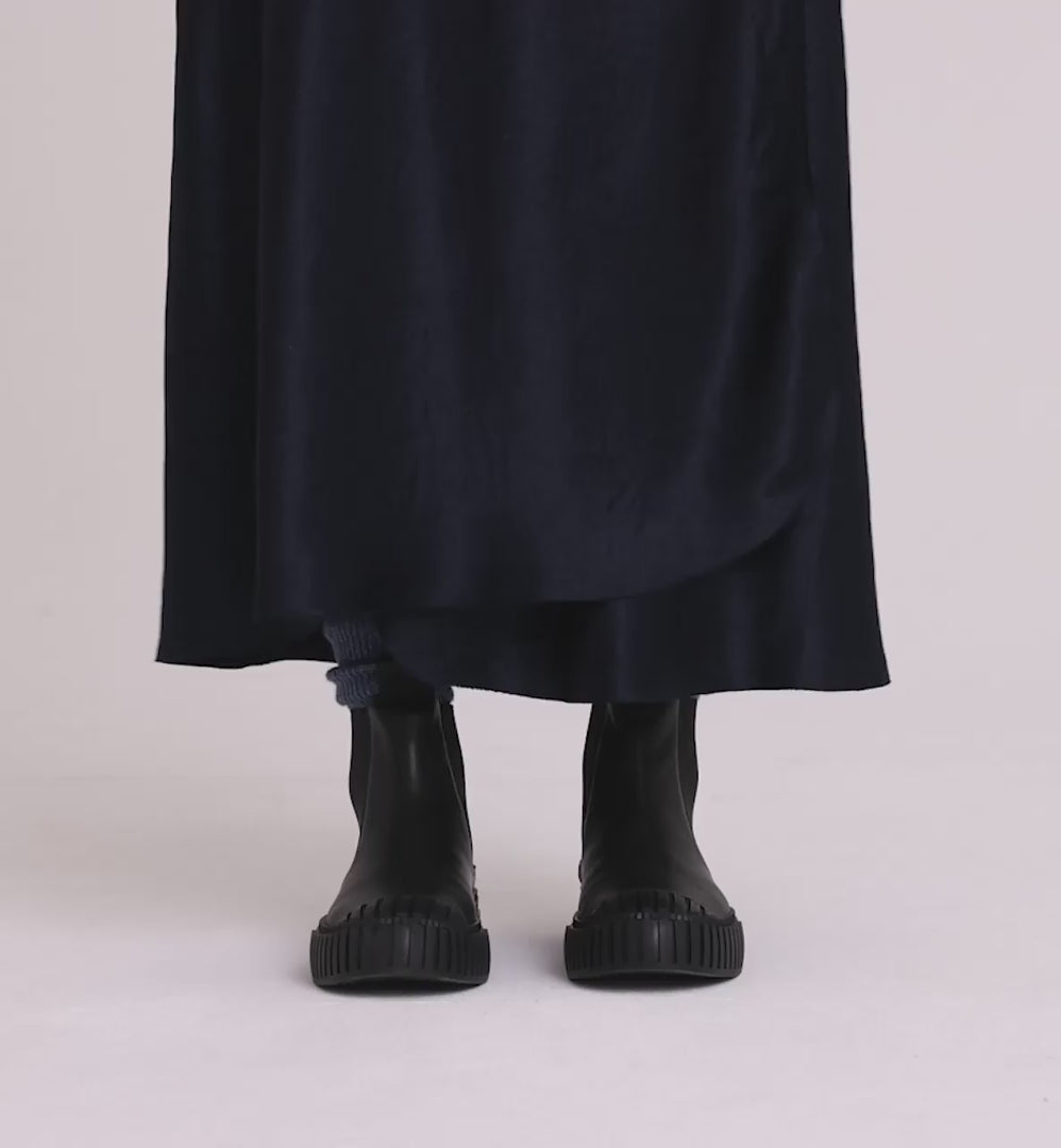 Load video: Barbar Chelsea Boots | Black Leather