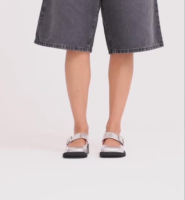 Load video: Monae Buckle Shoe | Silver