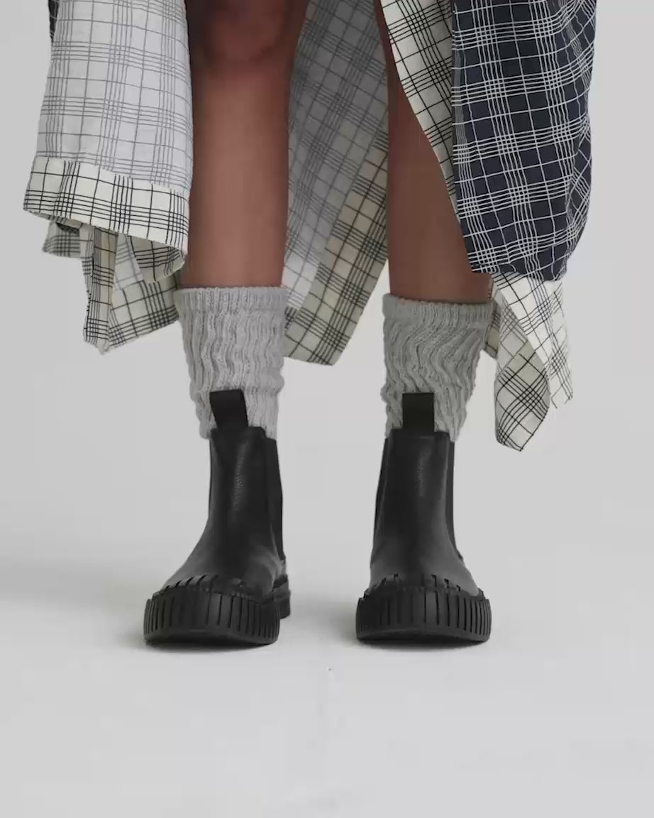 Load video: Barbar Chelsea Boot | Black Tumbled