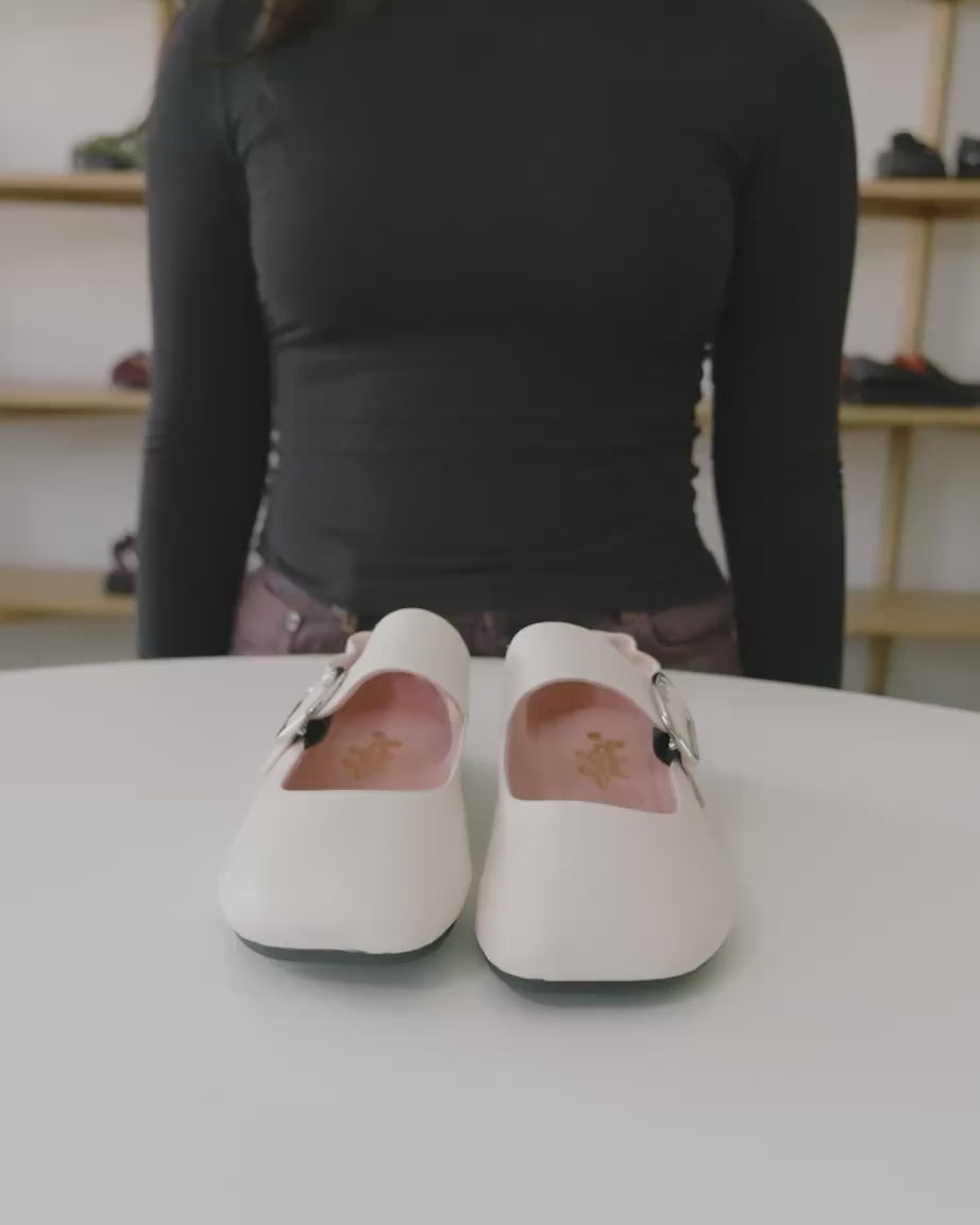 Load video: Petit Palais Buckle Shoe | Ecru