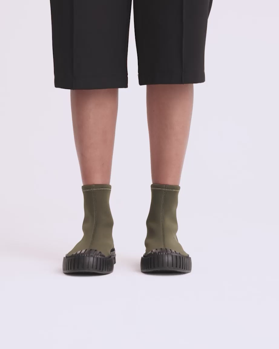 Load video: Sunny 3.0 Neoprene Pull on Boots | Everyday Olive