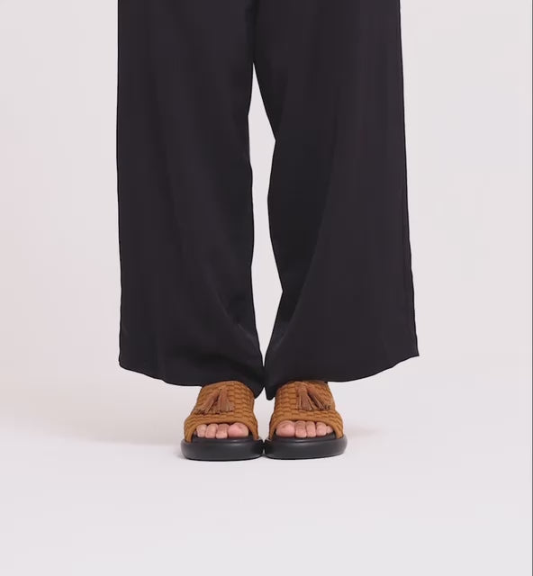 Load video: On Purpose Neoprene Woven Sandal | Warm Bronze