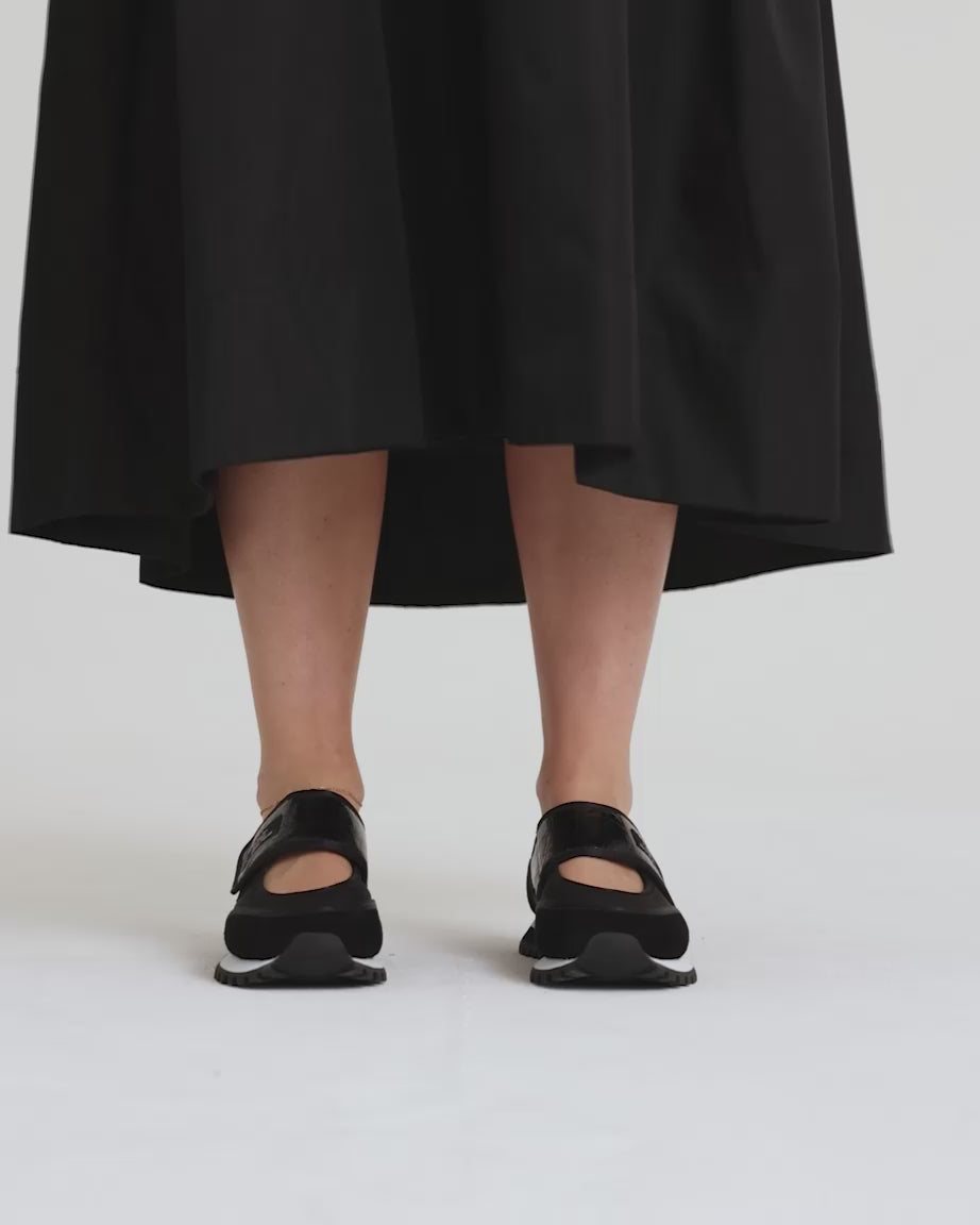 Load video: Both Ways 3.0 Velcro Sneaker | Black