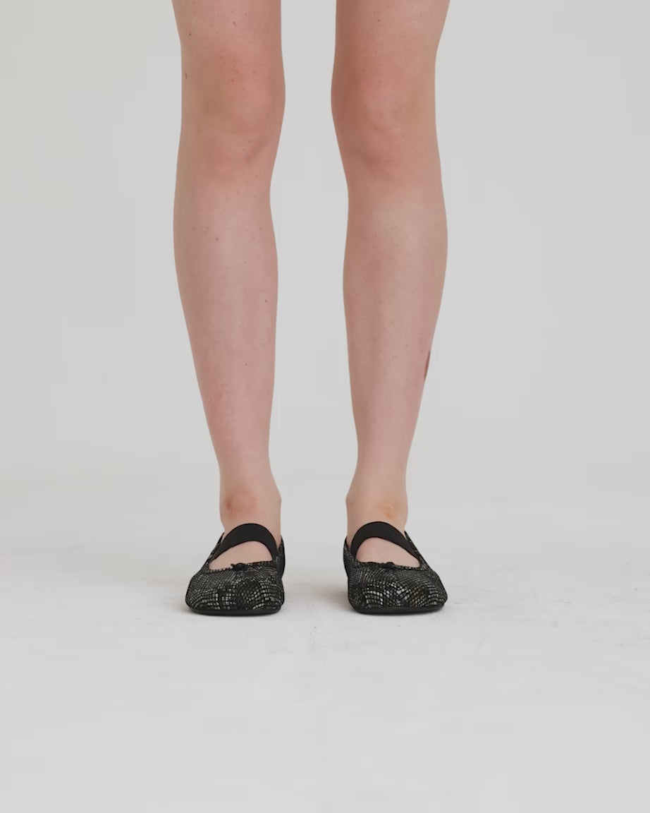 Load video: Lou Lou Stitch Toe Ballet | Python