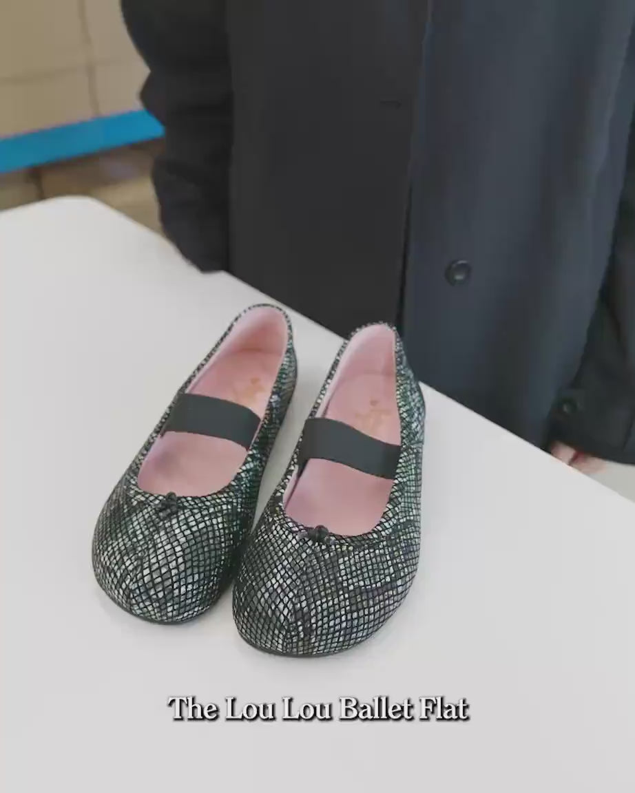 Load video: Lou Lou Stitch Toe Ballet | Python