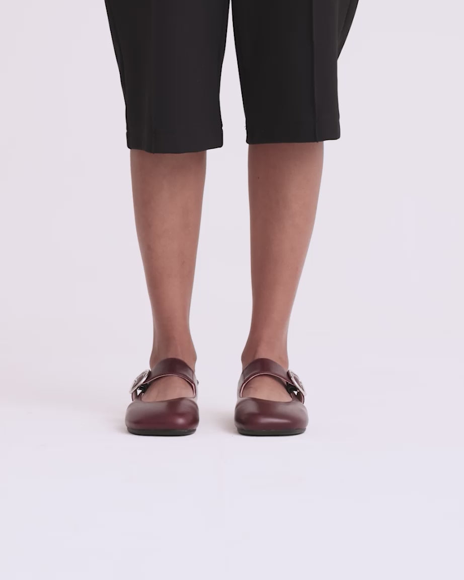 Load video: Petit Palais Buckle Shoe | Burnished Plum