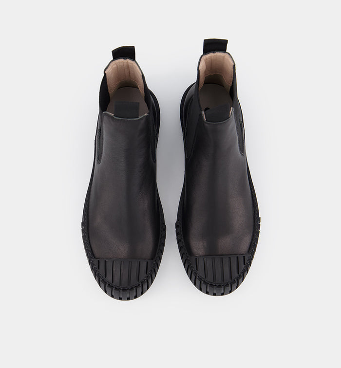 Barbar - Chelsea Boots in Black Leather / Black Outsole