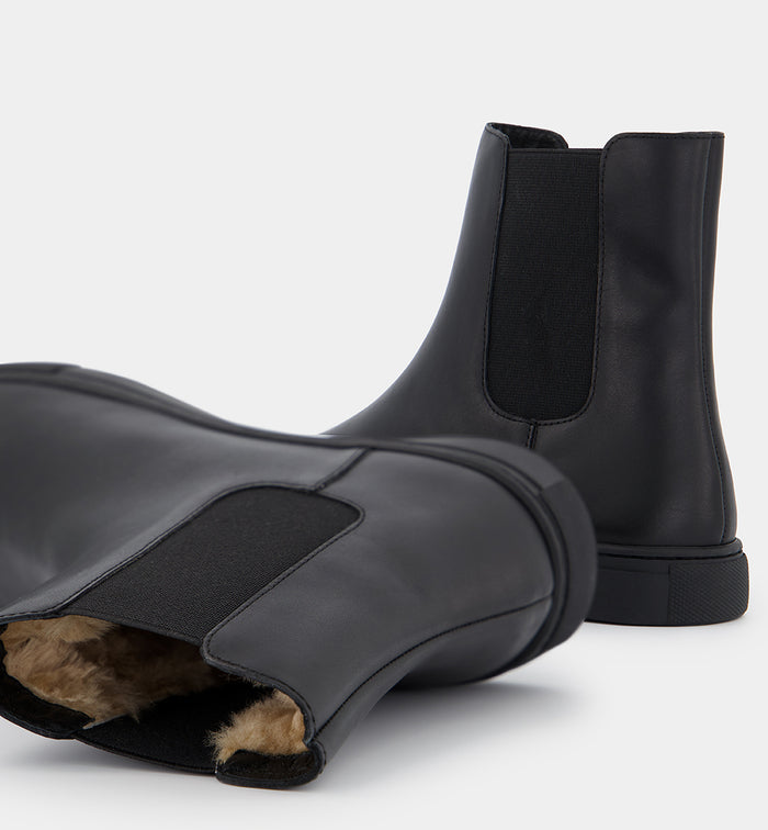 Everything - Pull on Chelsea Boot in Black Leather / Australian Merino Wool Lining