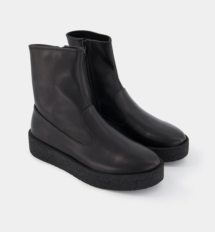 Lunar - Boot in Black Leather on Black Outsole
